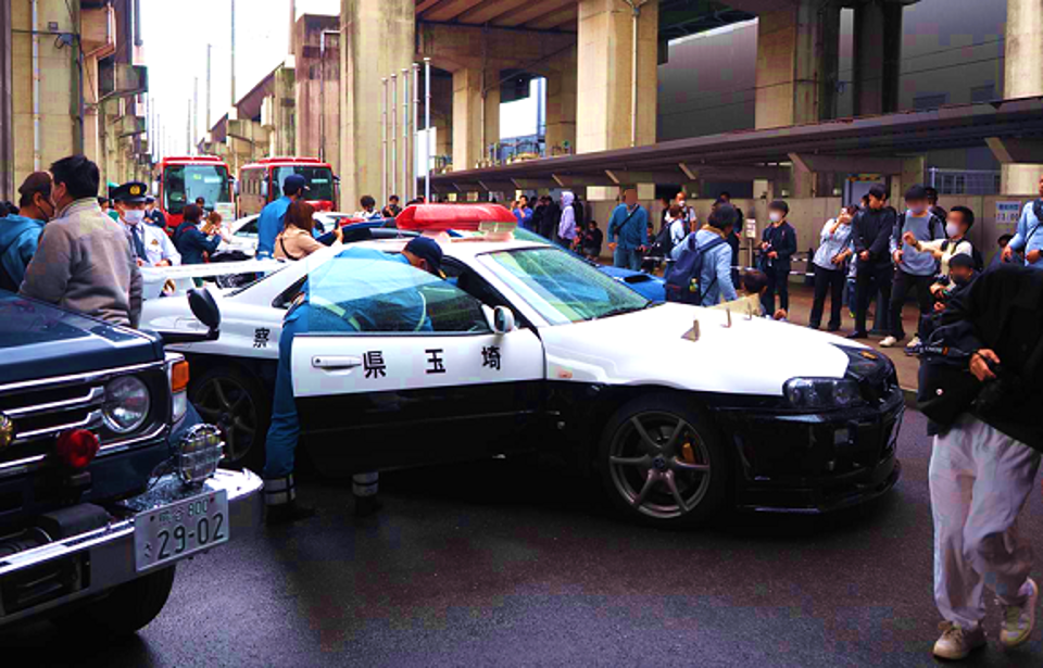 警察車両展の様子-GT-R
