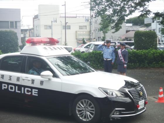 パトカー出発