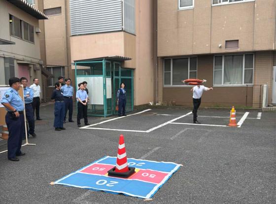 浮き輪投げ