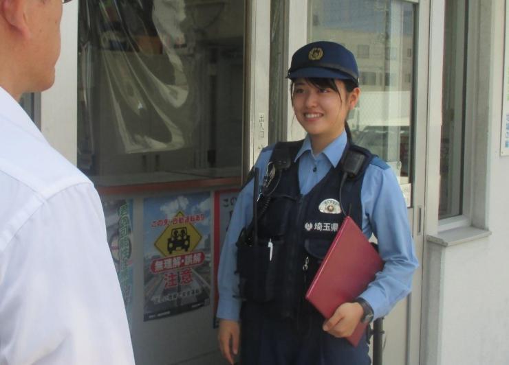 女性警察官1勤務